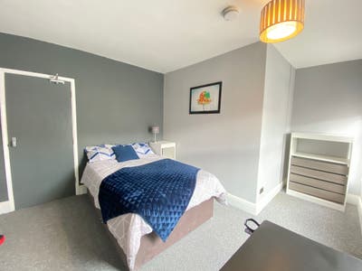 Large Double Room Available Main Photo
