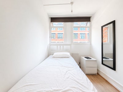 Room in a Shared Flat, Bishops mead, SE5 Main Photo