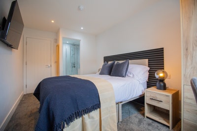 Stunning Ensuite Room | No Deposit Option Main Photo