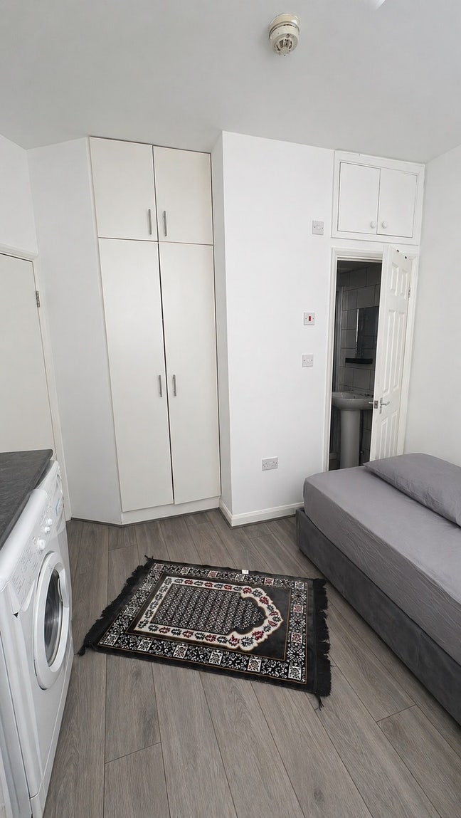 Cosy Ground Floor Studio Flat in Ilford  Main Photo