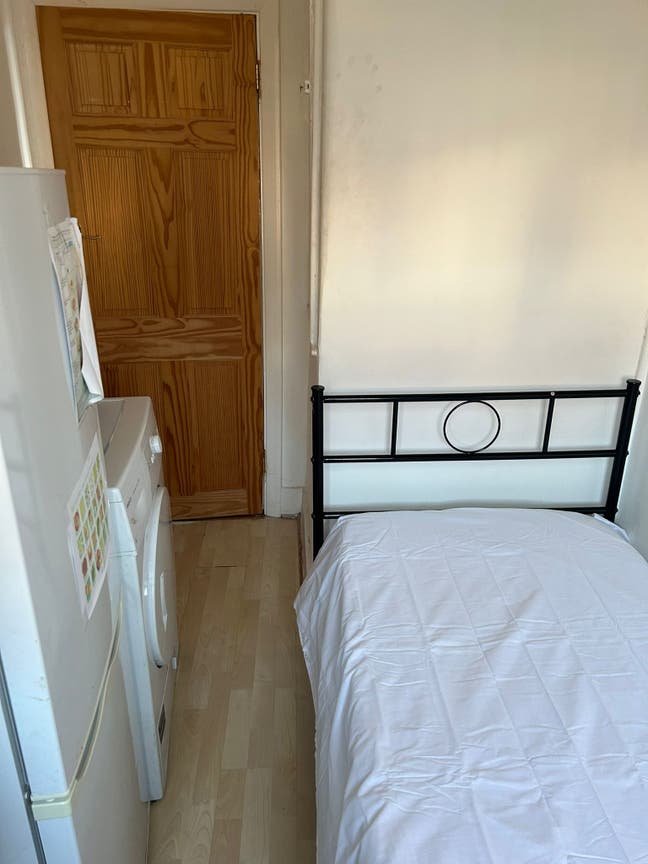 Spacious Single Room for Rent –  SW2 2DQ Main Photo
