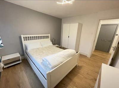 *3 Lovely Rooms Avail in E14 7Jp Perfect for Pros Main Photo
