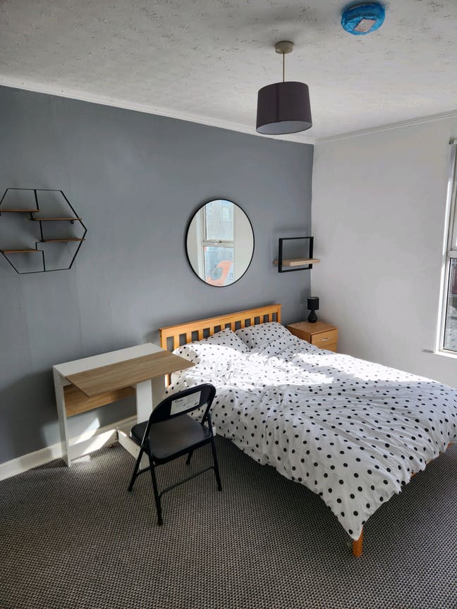 3 x Rooms to Rent Tuckingmill | Single & Double Main Photo