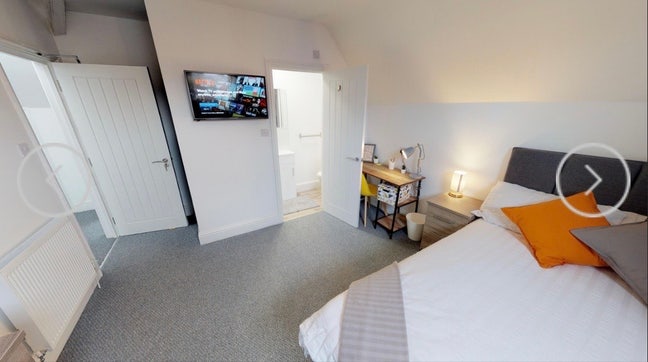 En-suite room available to rent  Main Photo