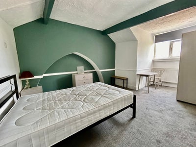 Modern Double Room in Quiet Location  Main Photo