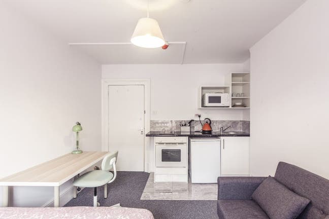 Studio Room in the Heart of Soho Main Photo