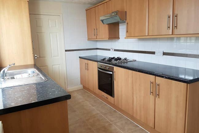 Ensuite-Single Room close to Town and Train  Main Photo