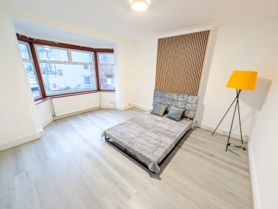 Spacious Double Room Available Near MDX University Main Photo