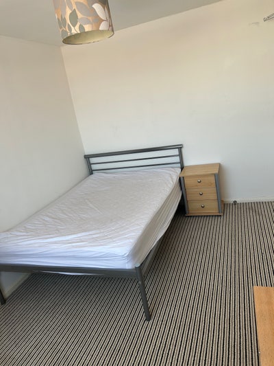 Double room in Harlow Essex  available now!  Main Photo