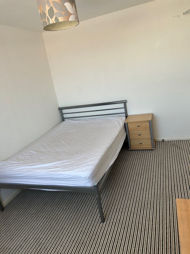Double room in Harlow Essex  available now!  Main Photo