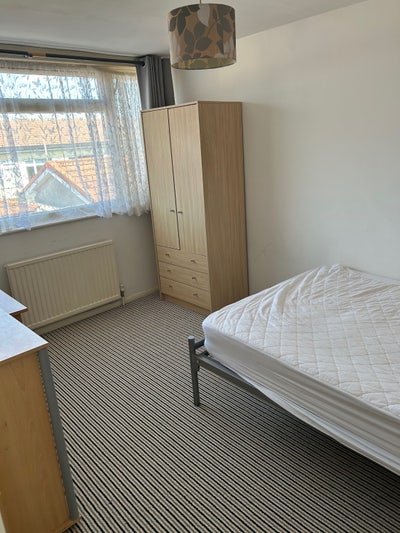 Double room in Harlow Essex  available now!  Main Photo