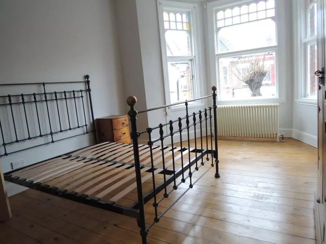 Large Double in Beautiful House w/ Queer Flatmates Main Photo