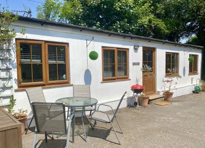 Spacious 1-bed annexe in rural surrounds in Truro Main Photo