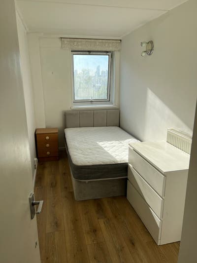 Amazing Double in Battersea! Av. NOW!! Main Photo