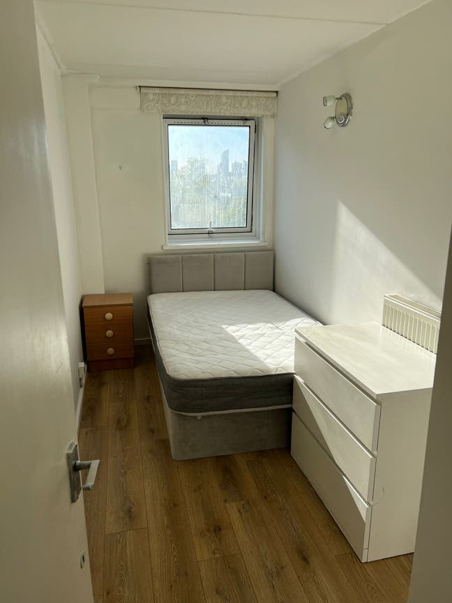 Amazing Double in Battersea! Av. NOW!! Main Photo