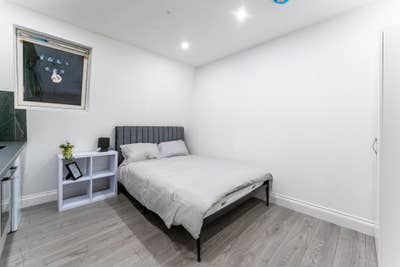 Elephant and Castle*Studio Available Now* Main Photo