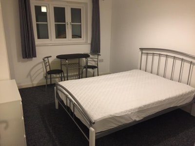 Large En-Suite Double Room - Close To Town Centre Main Photo