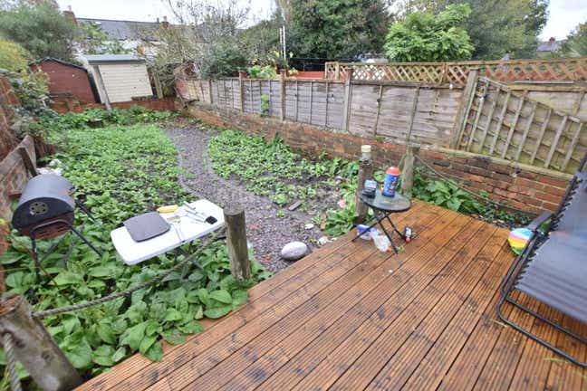 Student Room Available! 4 Bed, 3 Girls Main Photo