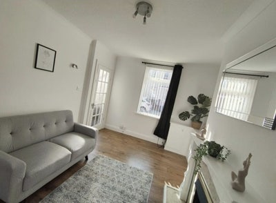 2 bedroom house on Ebor street Main Photo