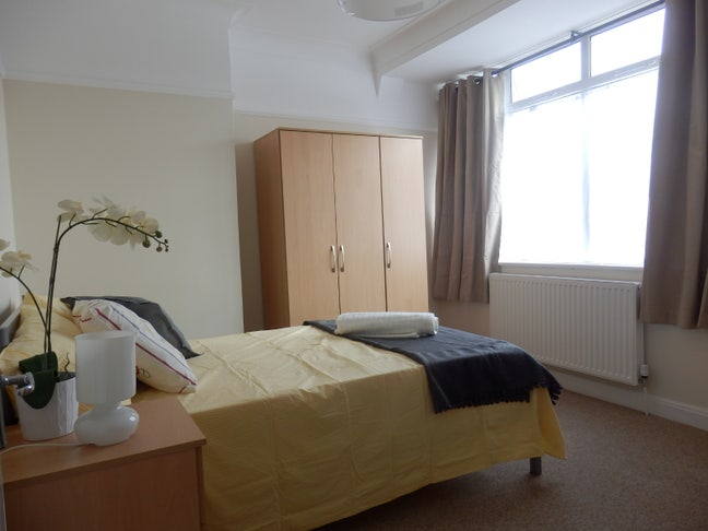 Double bedroom available now! Great Location!(SFR) Main Photo