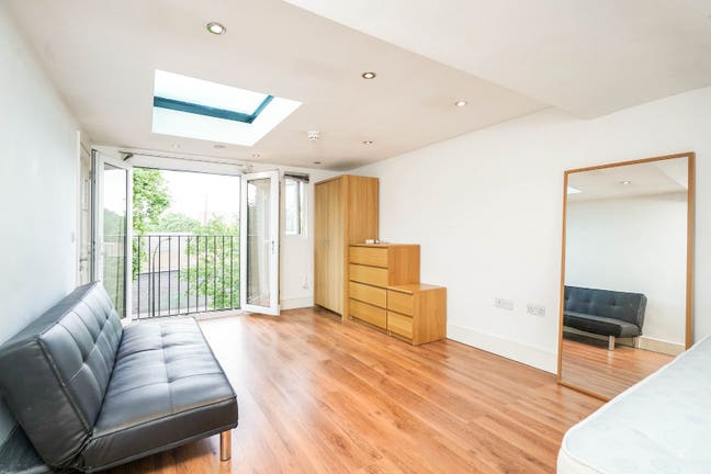 All bills included, Loft room (with en-suite)  Main Photo