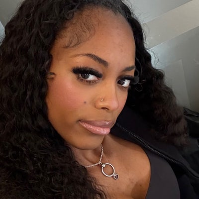 Looking for apartment buddy up girls! Main Photo