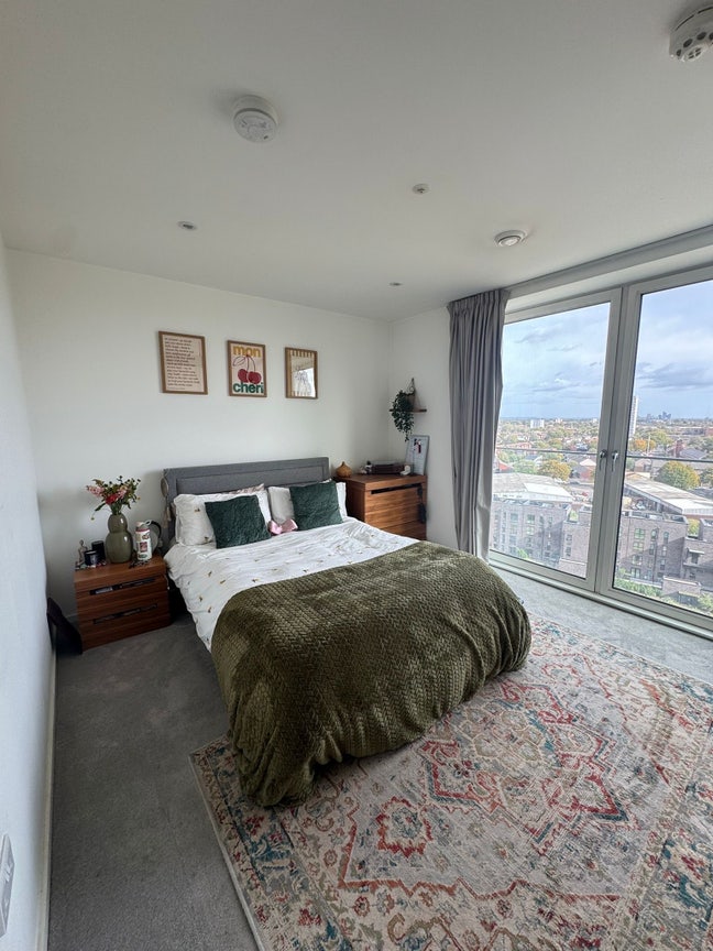  Beautiful Double Room in Stratford – July Move-in Main Photo