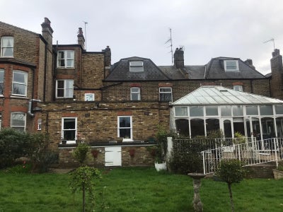 Large Double Rooms close to the station/Busstops Main Photo