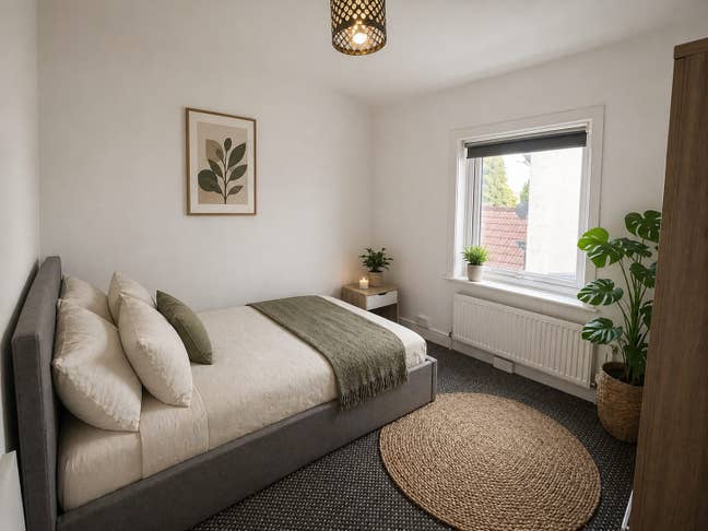 Large double room available near McLaren Main Photo