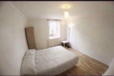 Spacious double room in grays Rm17 Main Photo