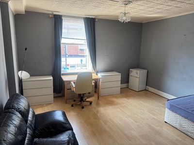 Very Large Room Suitable for Couples in Fulwood Main Photo