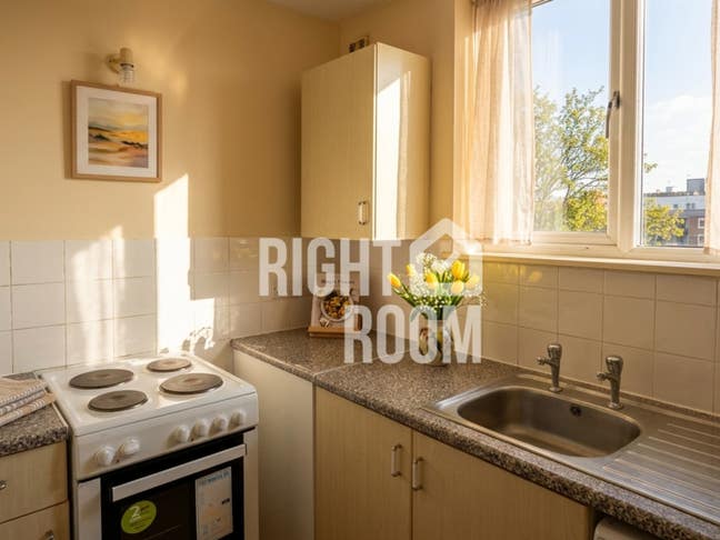 1 Bed Flat | Hulse Road SO15 | Off Rd Parking Main Photo