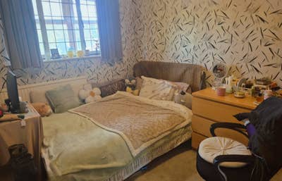 Female lodger Room in Detached House SW15 3QJ Main Photo