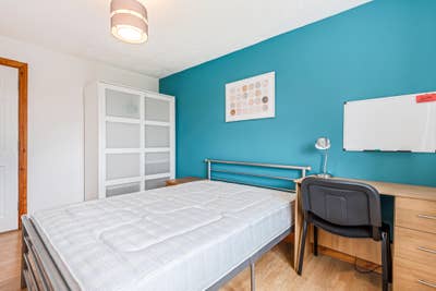 Double Bedroom Available! Main Photo