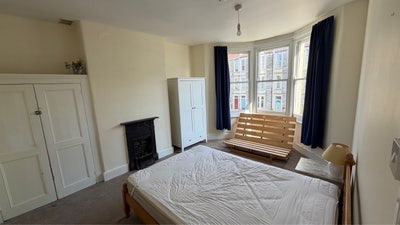 Very Large Fully furnished double rooms available. Main Photo