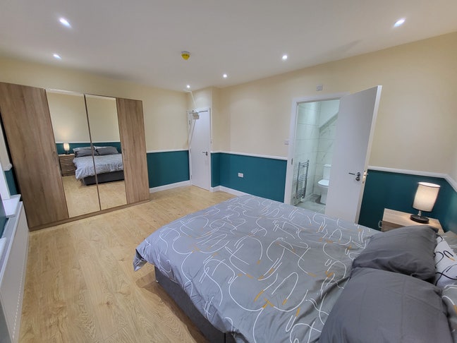 Luxurious house 10mins walk from Watford Junction Main Photo
