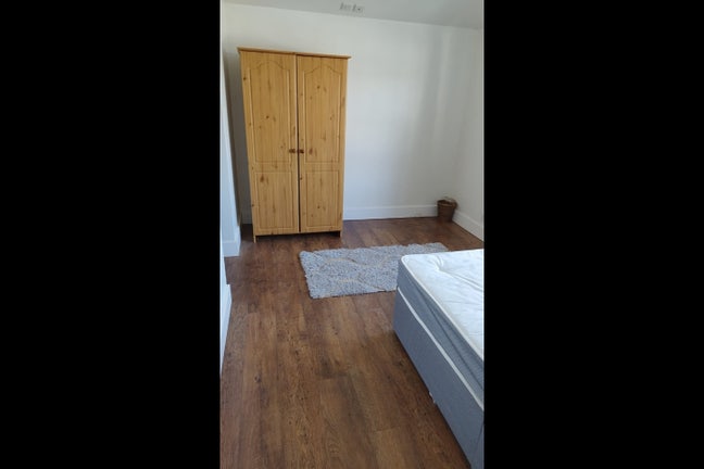  En Suite Rm RM12!(Living Family) Main Photo