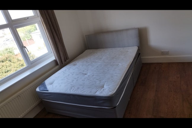 Female Preferred Room in RM12!(Living Family) Main Photo