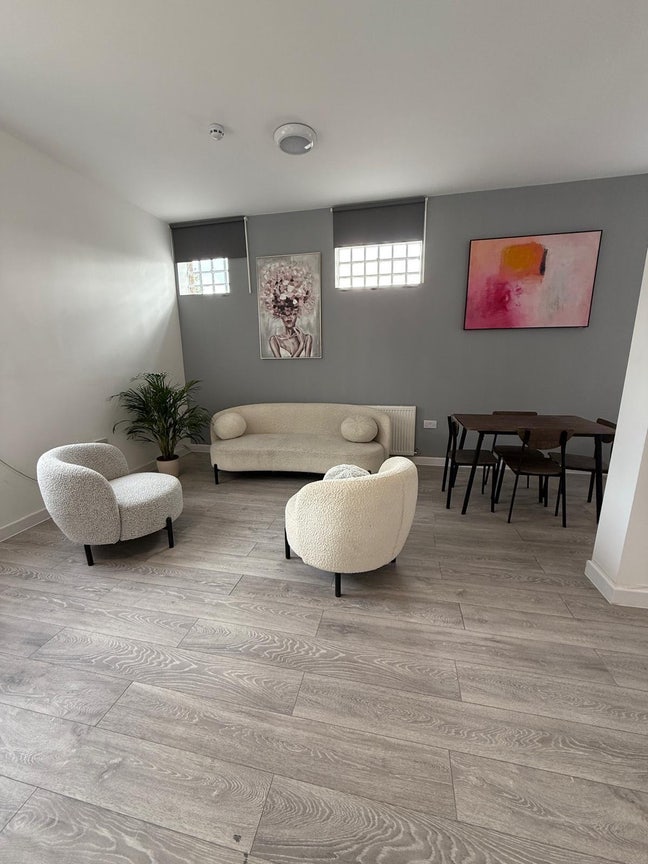 1 bed flat to let in Edgware- HA8 Main Photo