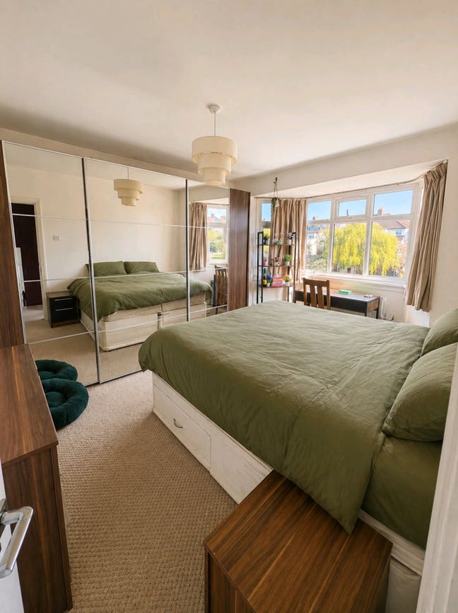 Double Bedroom  Main Photo