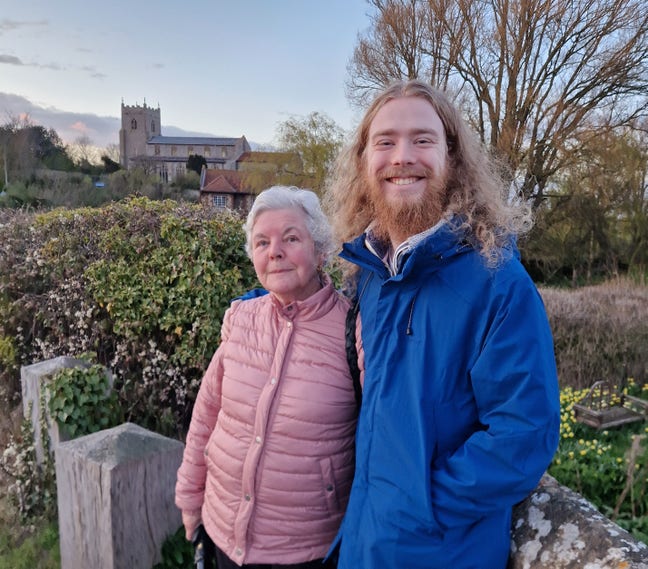 Looking for a room to join some chill flatmates Main Photo