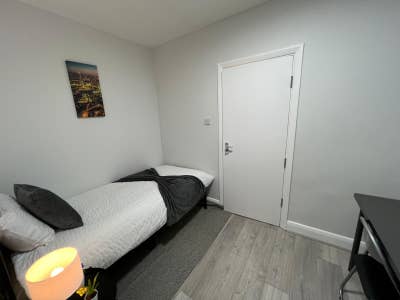Rooms in a refurbished House - All Bills Included Main Photo
