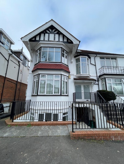 One double room in a 2 bed Flat Main Photo