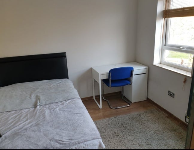 DOUBLE room, no deposit, bills included Main Photo
