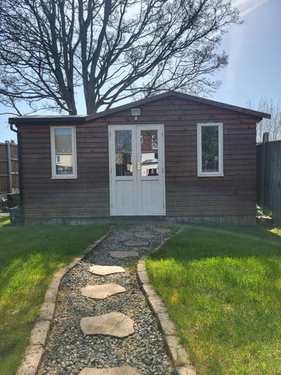 Insulated independent cabin kitchenette bathroom Main Photo