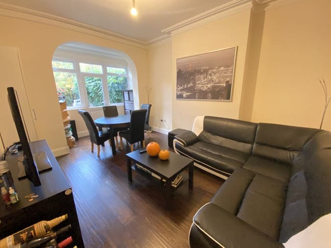 😃🤸‍♀️ W13 Property, Professional House Share😃🤸 Main Photo