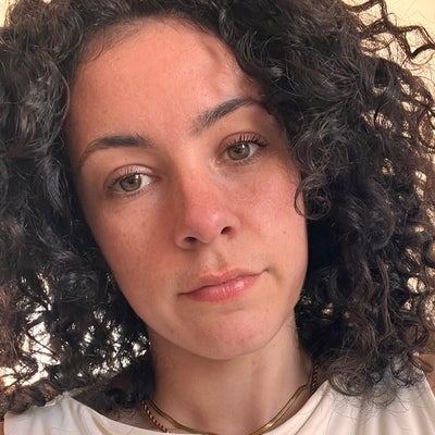 Returning Student (27f) Looking for a Room Main Photo