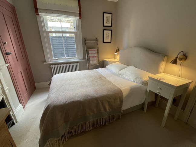 Double Room in Renovated Garden Flat Main Photo
