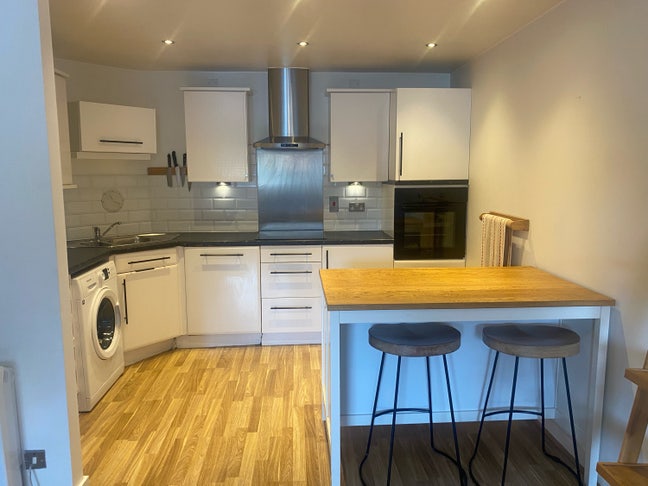 Two Bed Flat for Rent in Leith Main Photo