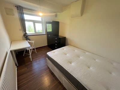 Single Room Available – Jubilee Line 8 Min Walk ❗ Main Photo